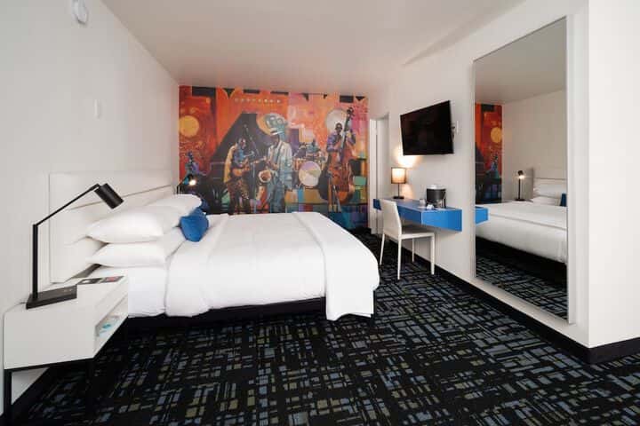 Room 2 of 28