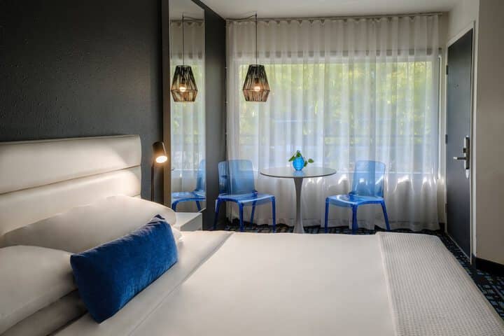 Room 9 of 28