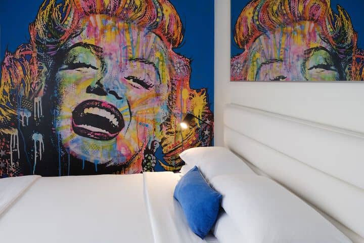 Room 11 of 28