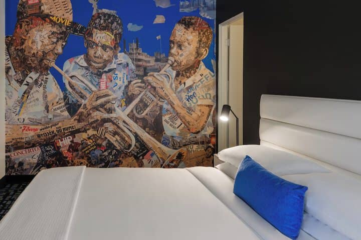 Room 15 of 28